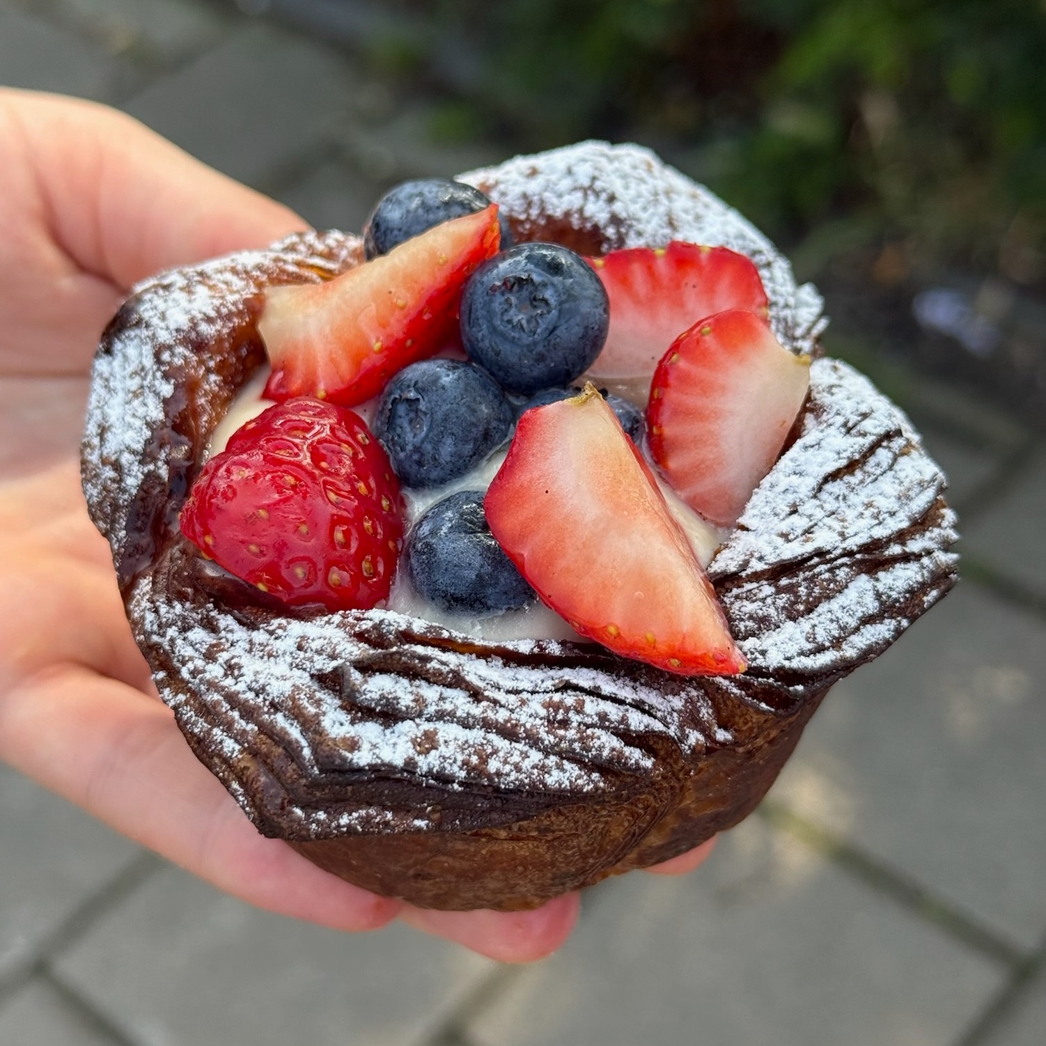 Pompernikkel-viennoiserie-custard-fruits