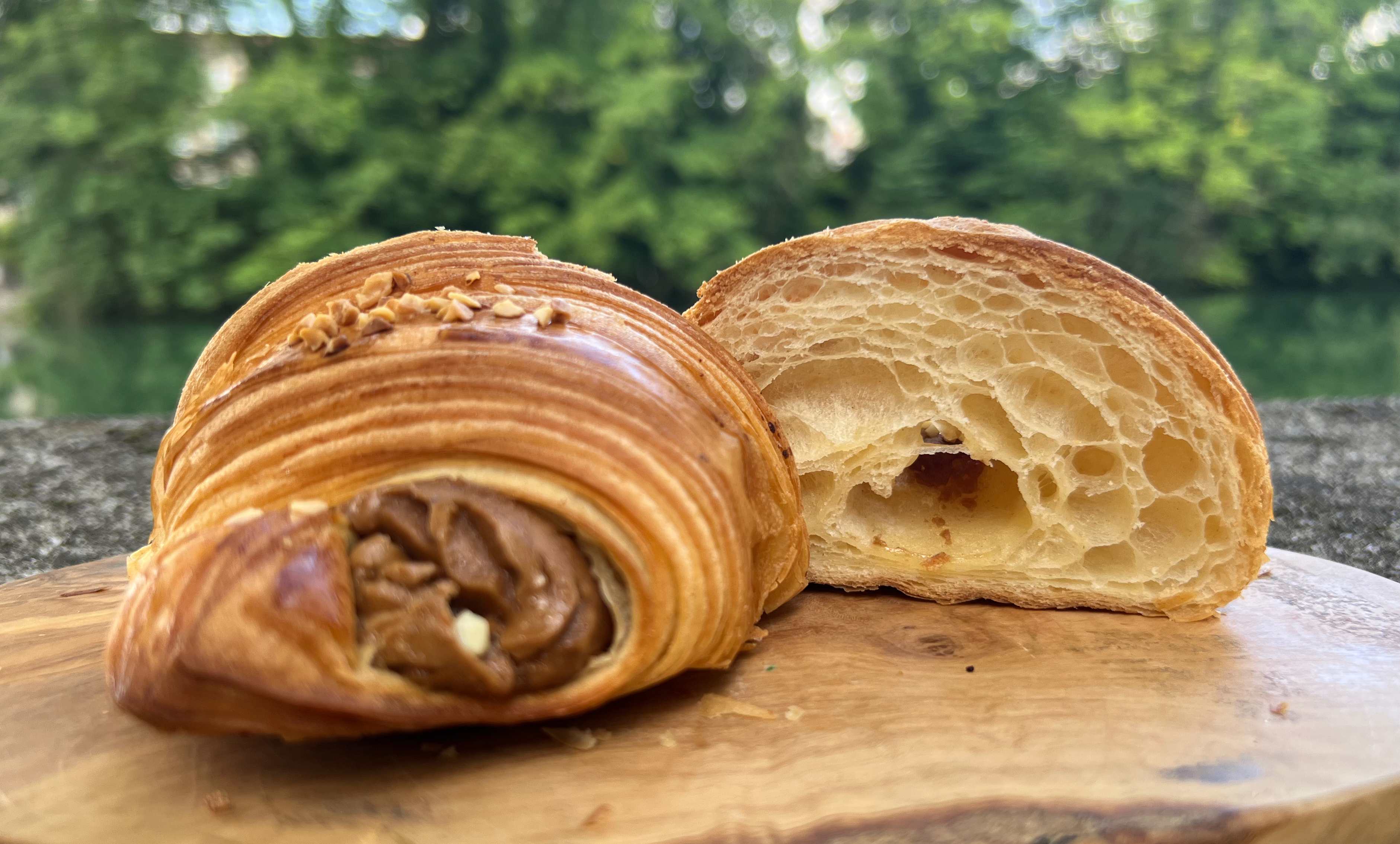 filled-croissant-inside filled-croissant-inside