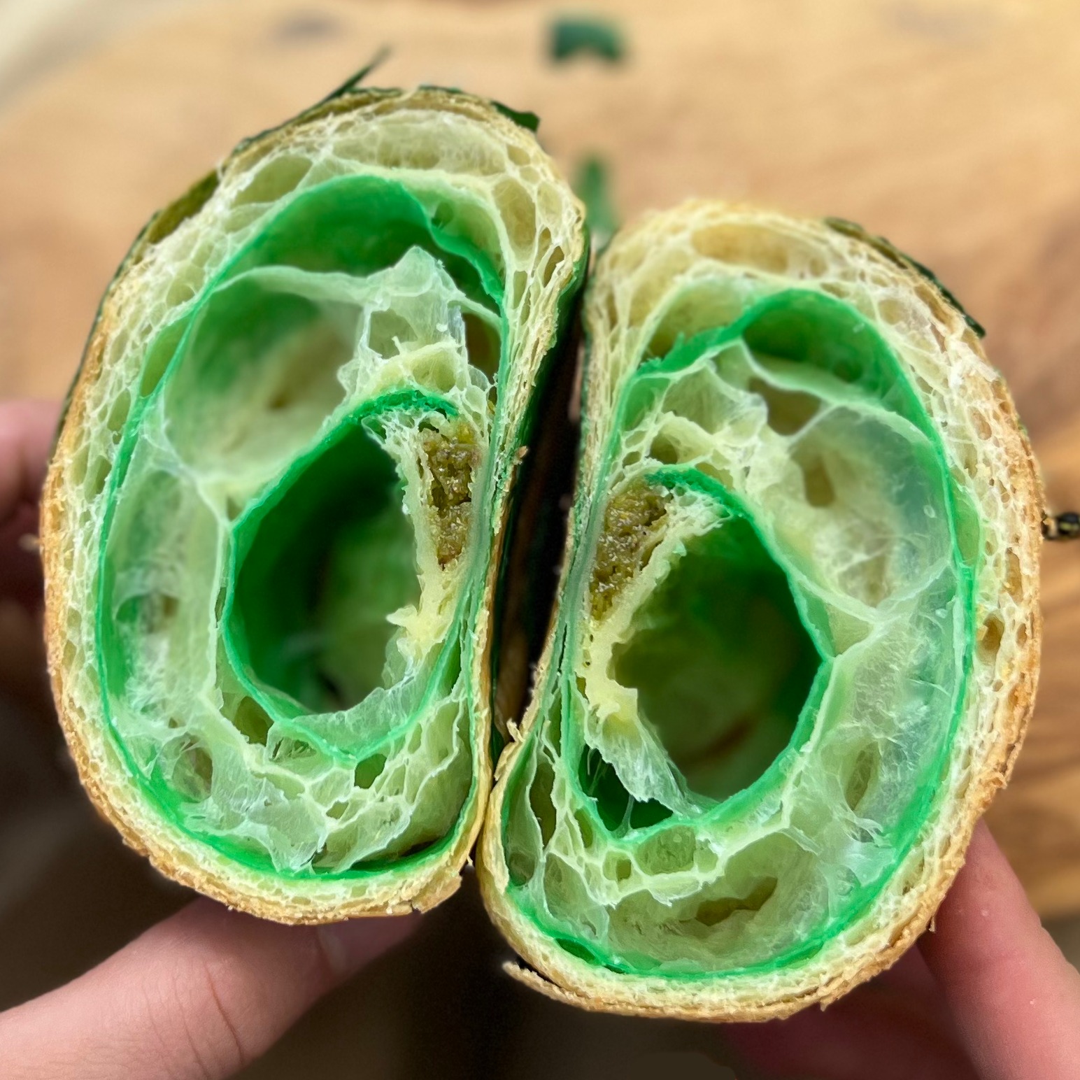 pistache-croissant-inside